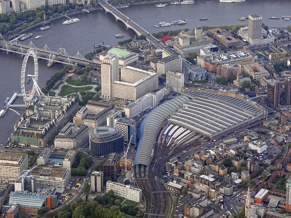 stazione di Londra Waterloo