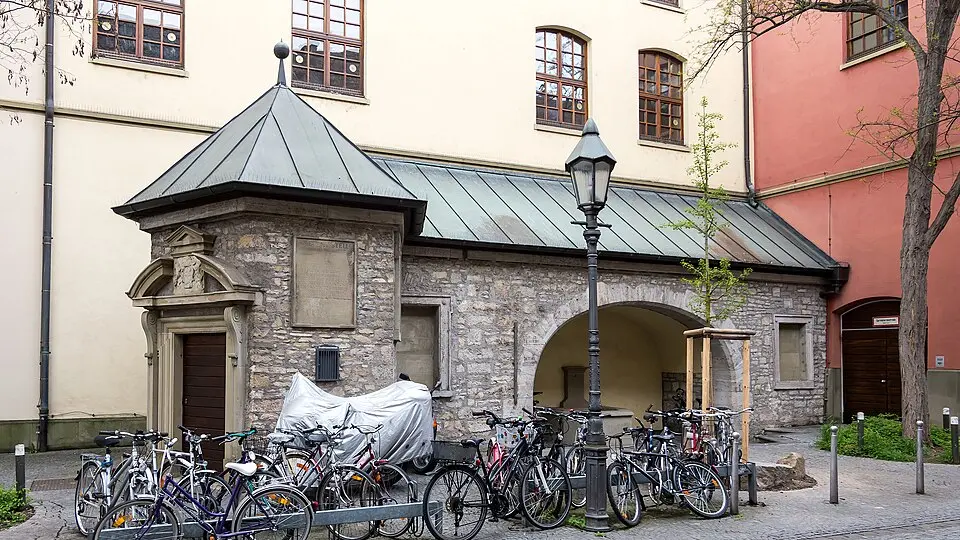 Stadttor, Fassade des ehemaligen Spiegel- oder Schwanentors