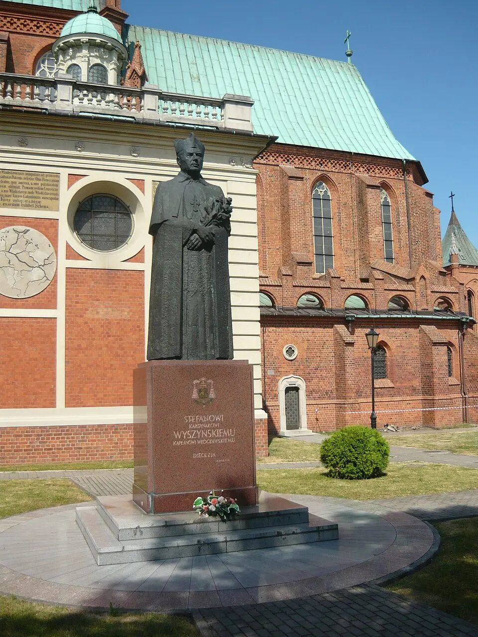 Pomnik Stefana Wyszyńskiego we Włocławku