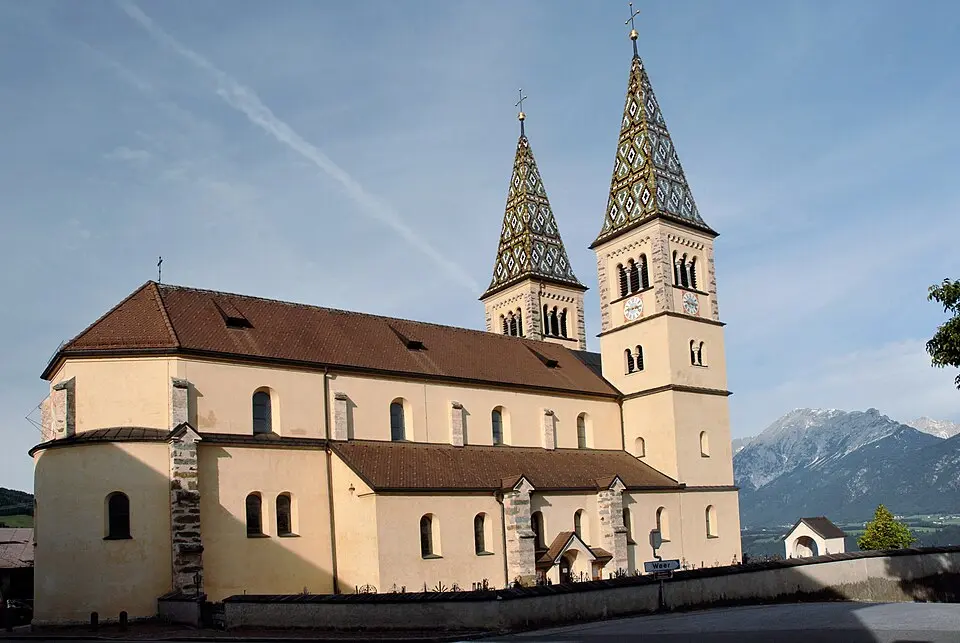 Neue Pfarrkirche Unserer Lieben Frau Maria Empfängnis und Friedhof