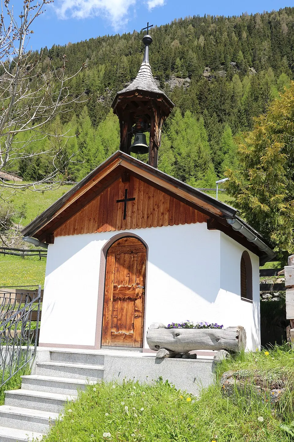 Wegkapelle in der Höhe in Höfle