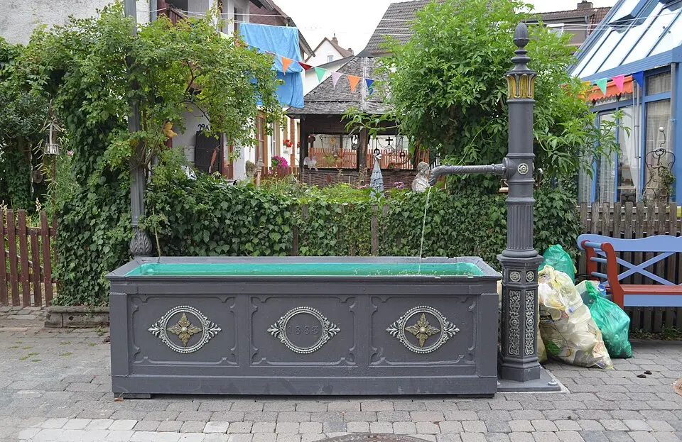 Gusseiserner Brunnen