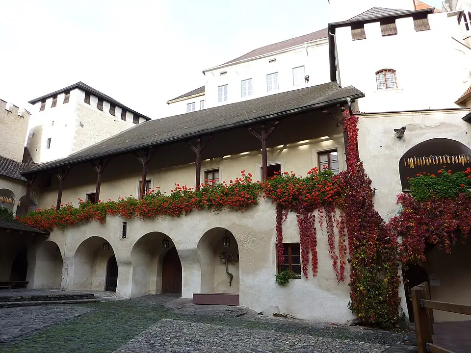 Teisenhoferhof (kirchenseitig)