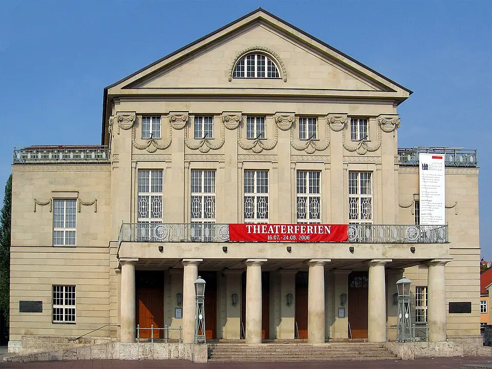 Kép: Andreas Trepte · CC BY-SA 2.5 Deutsches Nationaltheater und Staatskapelle Weimar