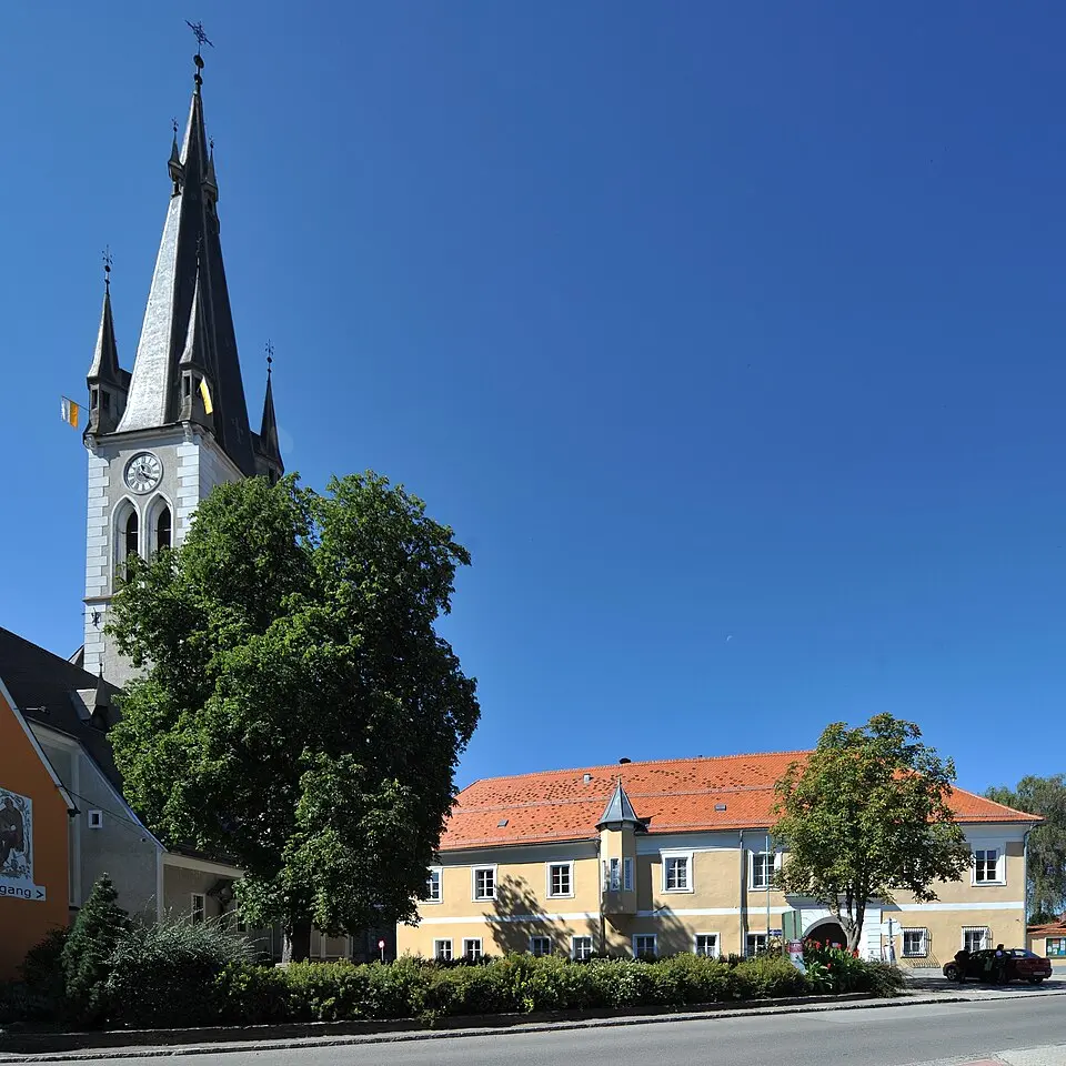 Bild: Ailura · CC BY-SA 3.0 Pfarrhof