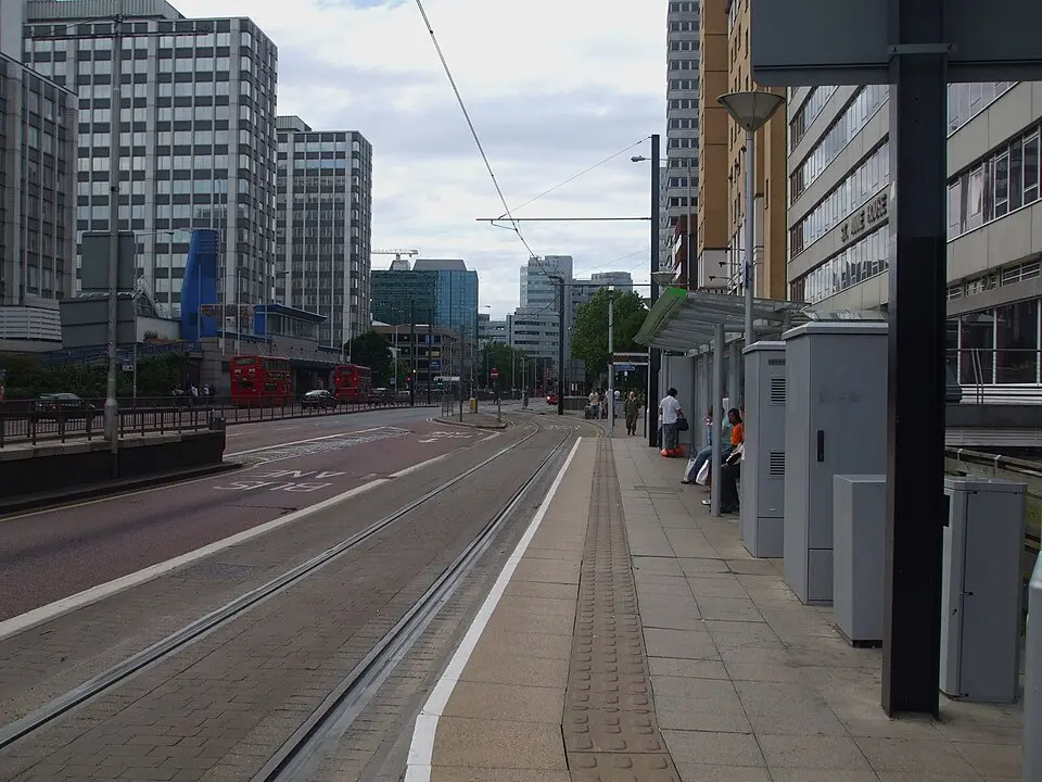 Image: Sunil060902 · CC BY-SA 3.0 Wellesley Road