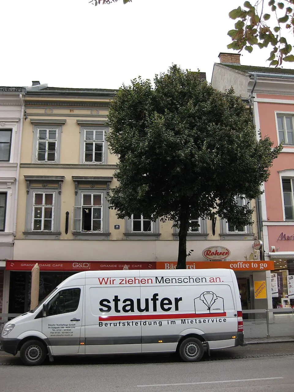Bürgerhaus mit Stadtmauer