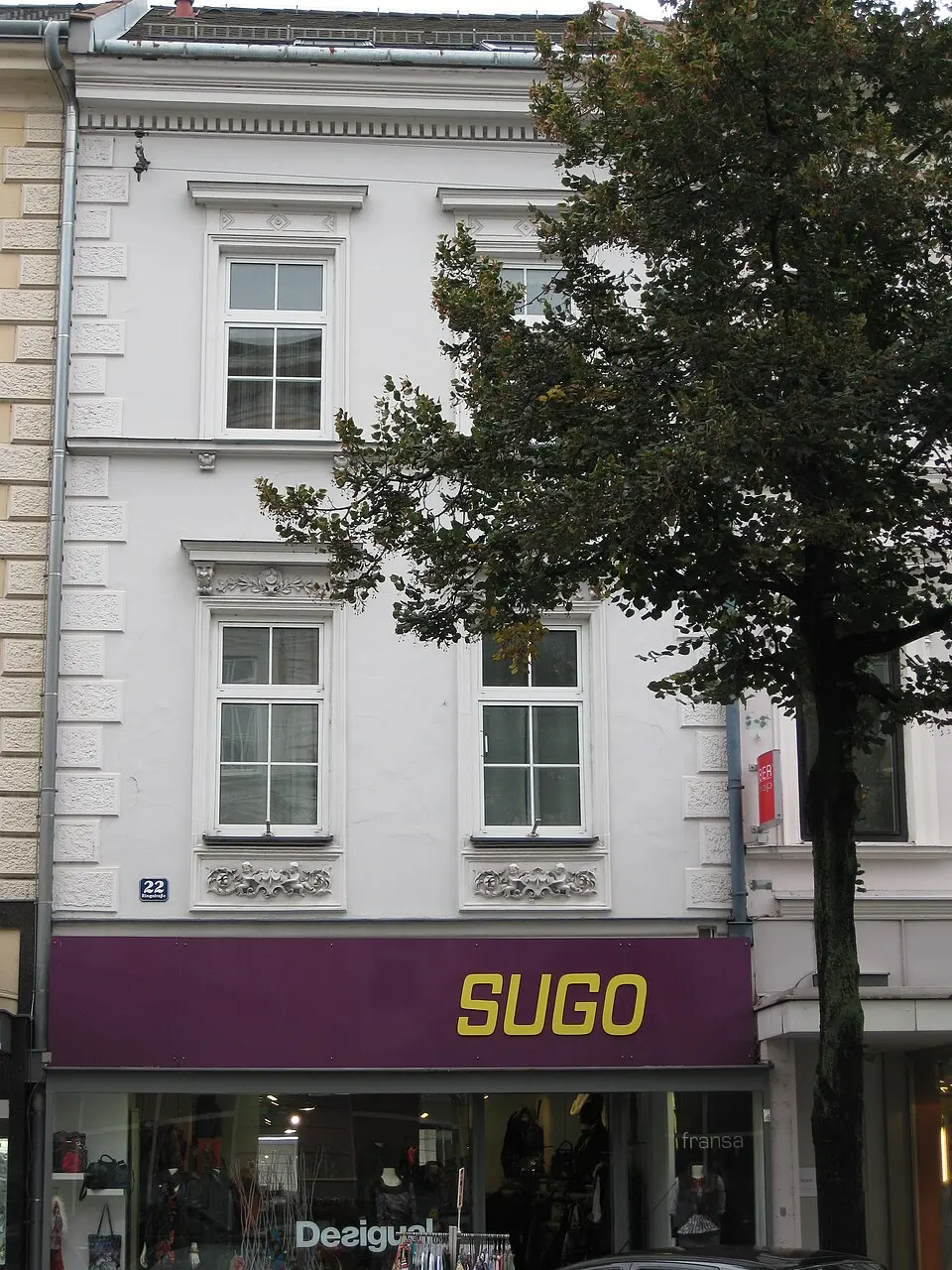 Bürgerhaus mit Stadtmauer