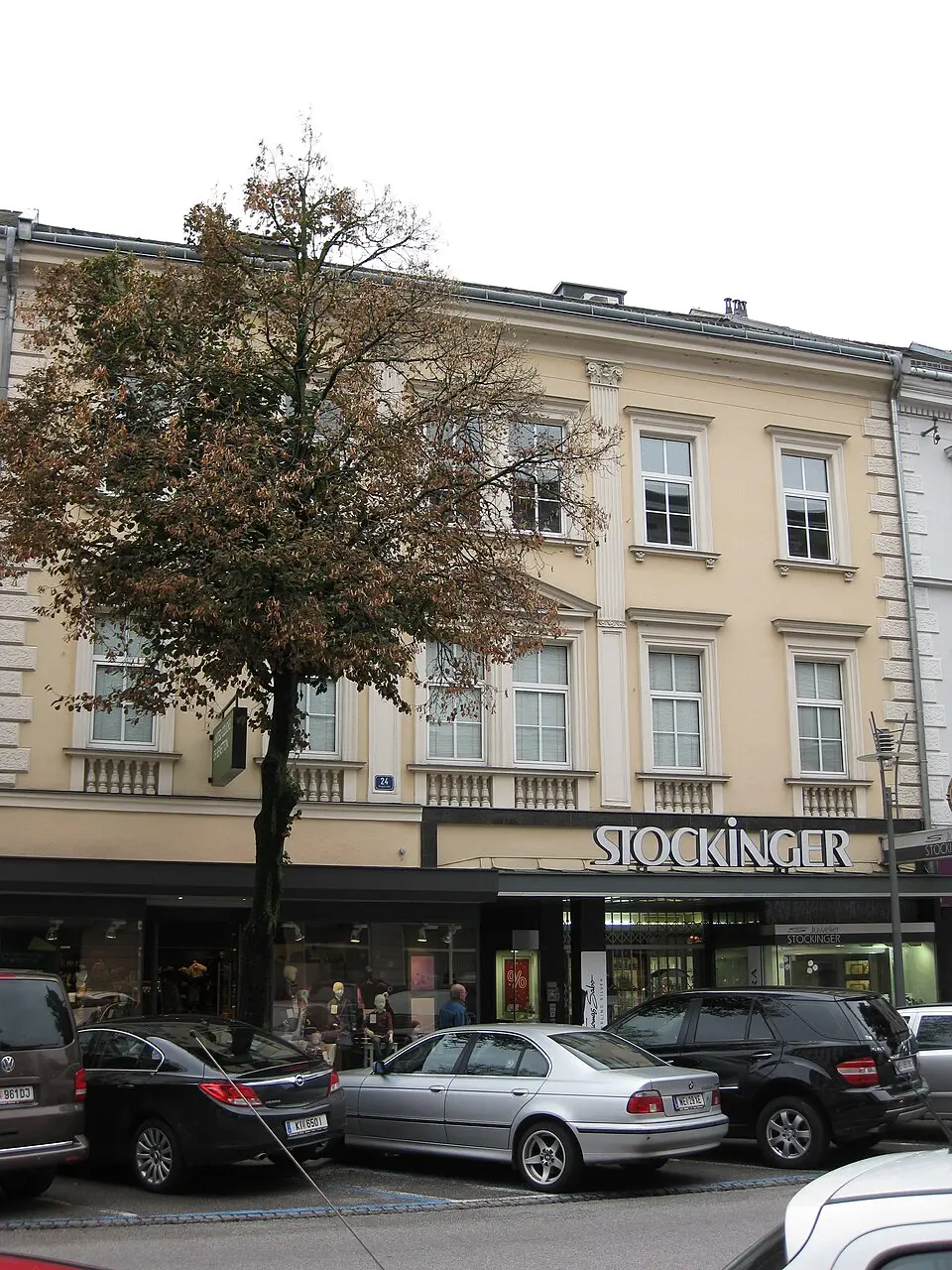 Bürgerhaus mit Stadtmauer