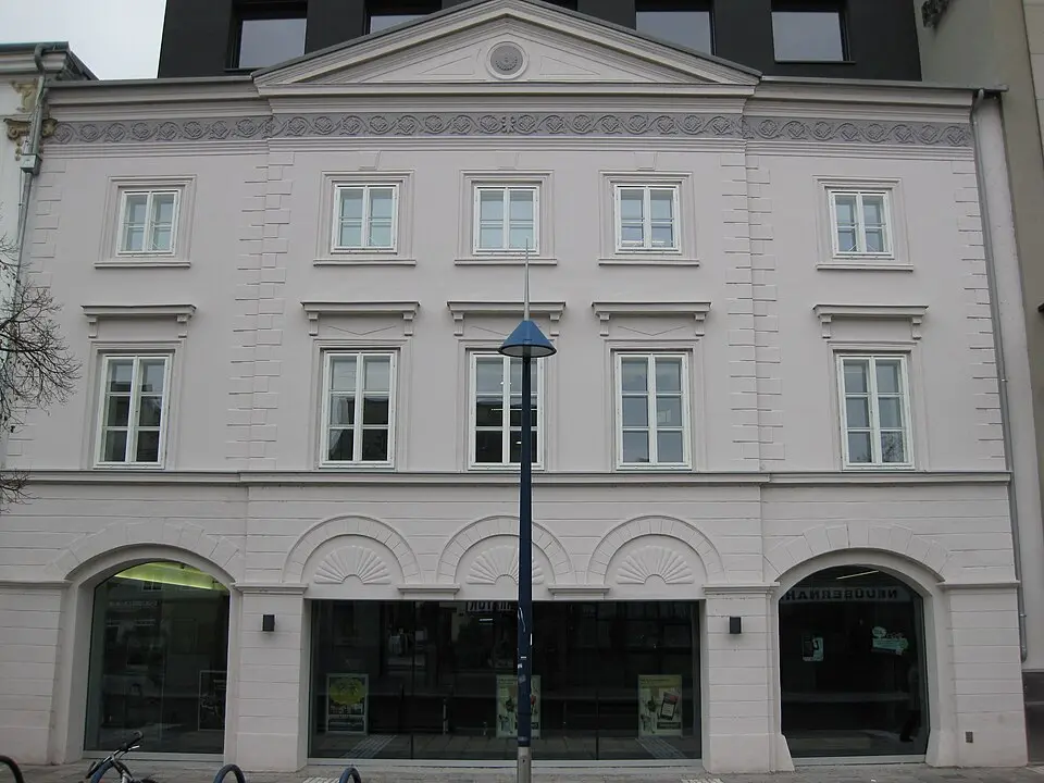 Wohn- und Geschäftshaus