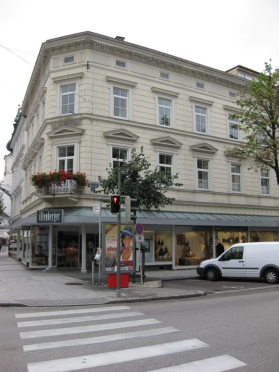 Wohn- und Geschäftshaus