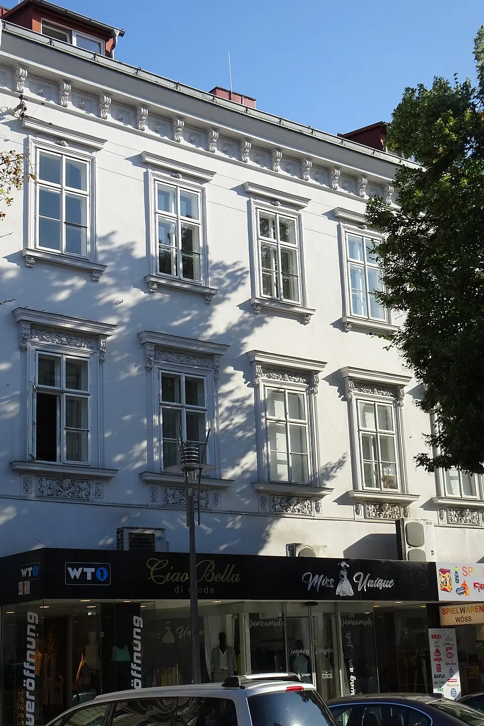 Wohn- und Geschäftshaus