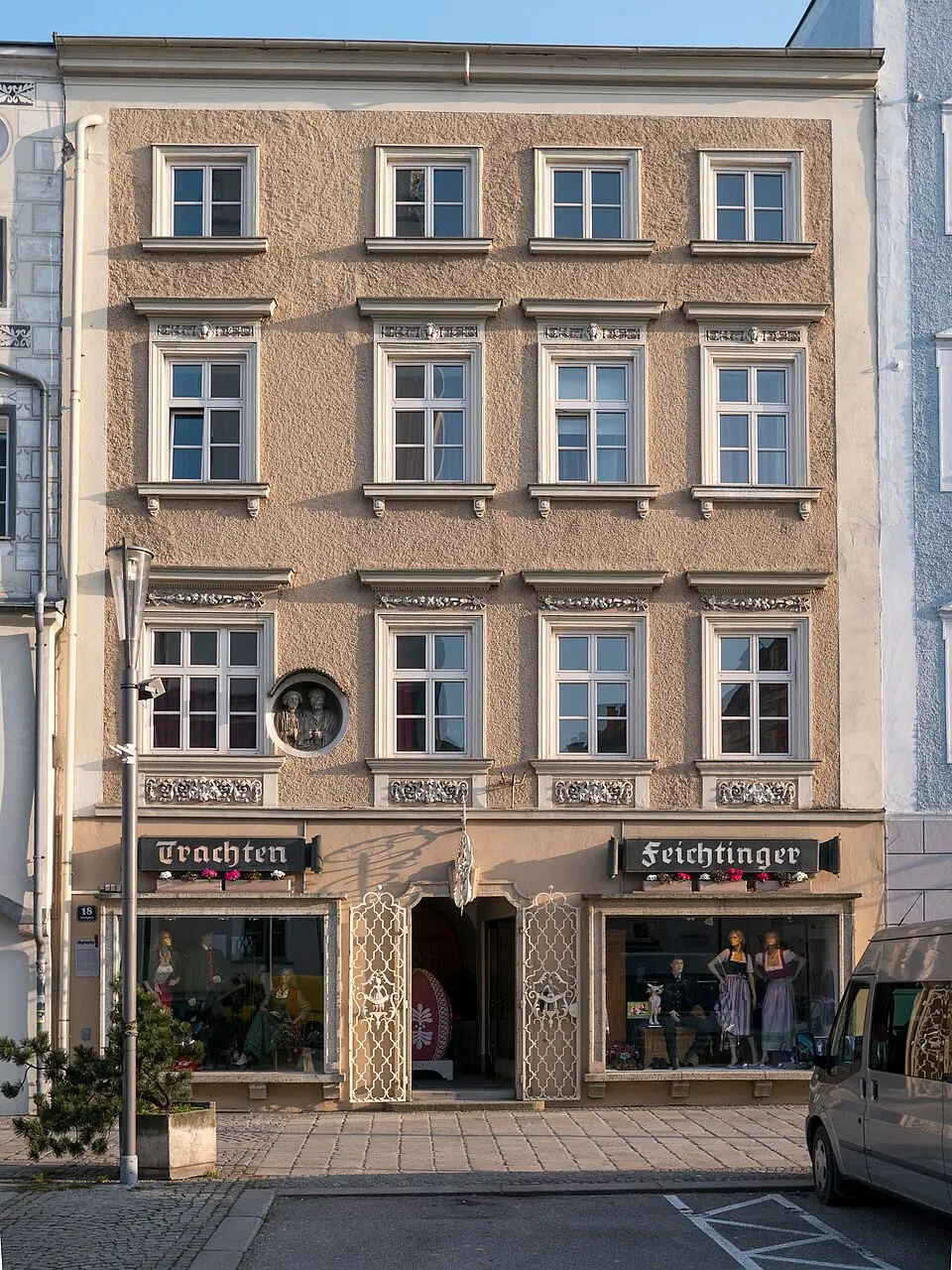 Bürgerhaus mit röm. Grabstein