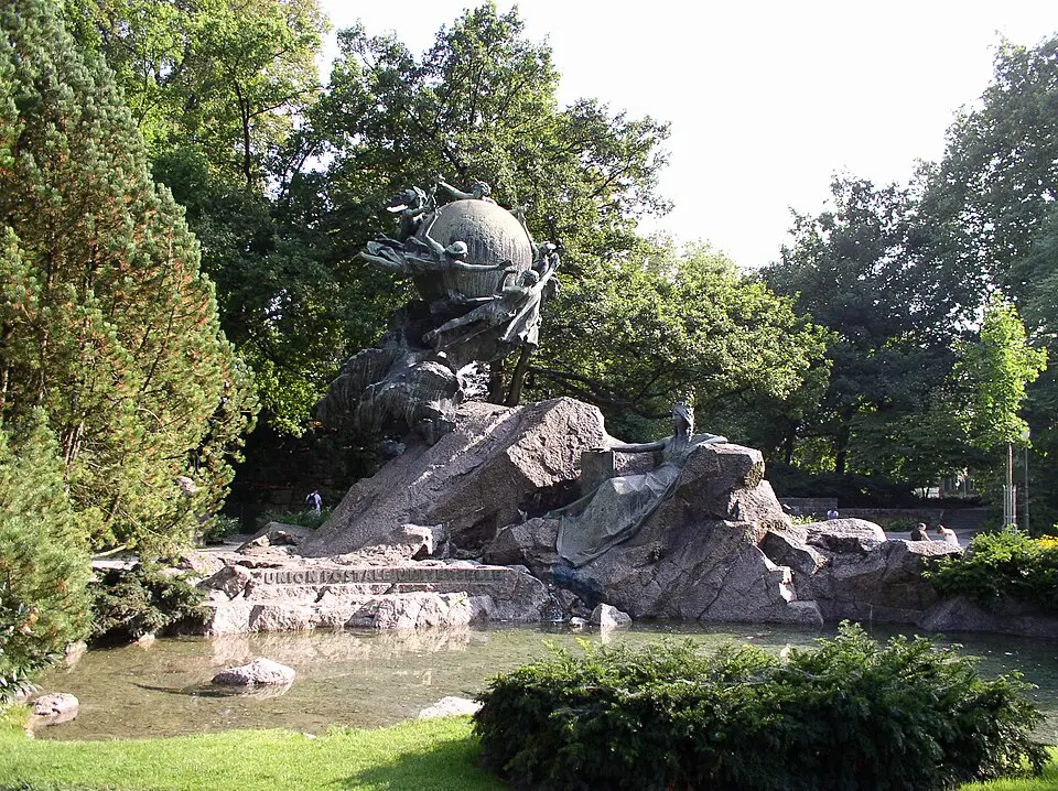 Universal Post Monument