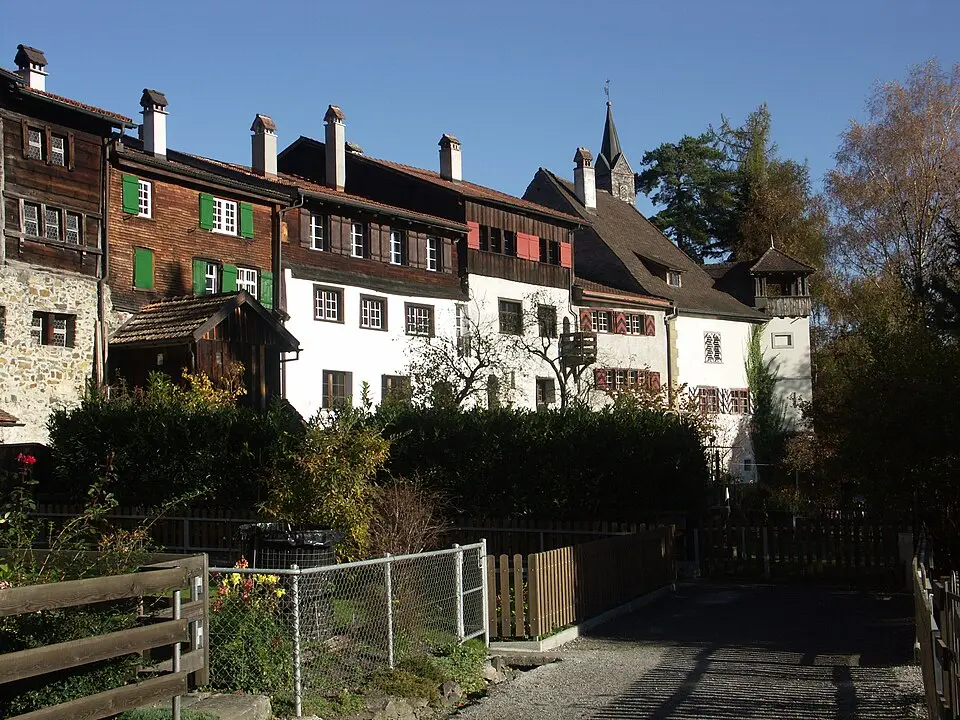 Stadtbefestigung (Stadtmauer, Torturm, «Doktorhaus»)