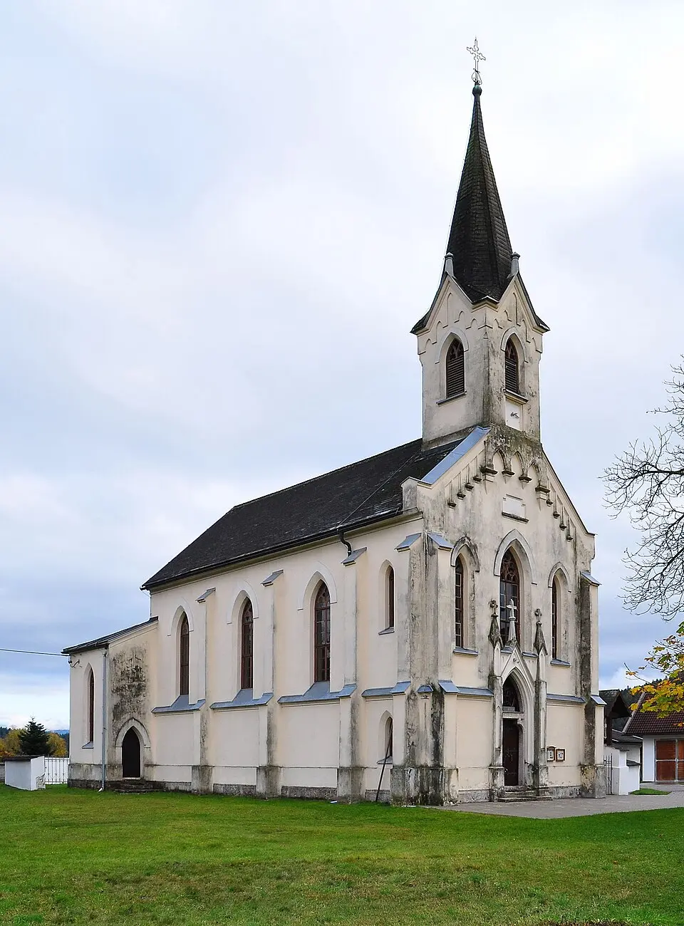 Kath. Filialkirche hl. Stefan und Friedhof
