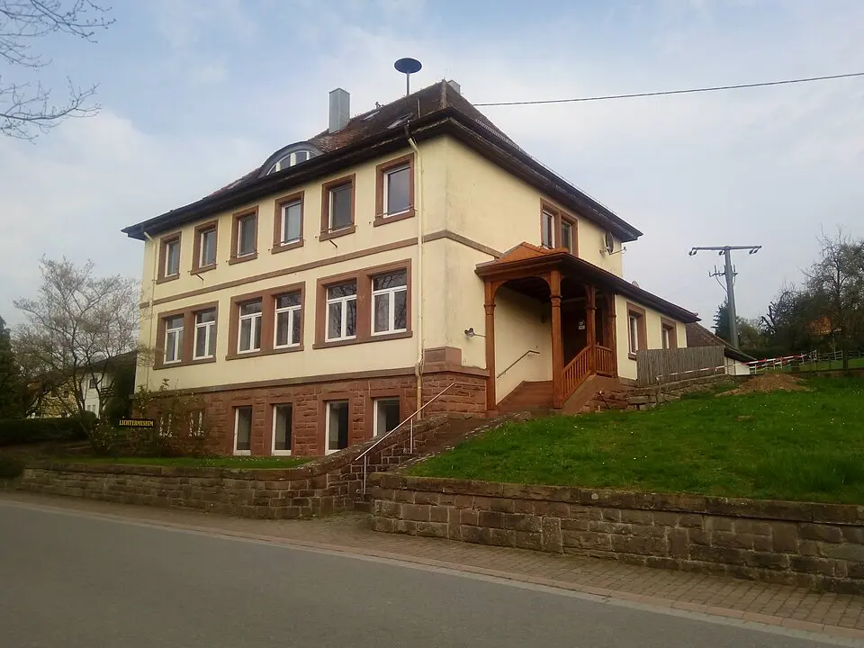 Image: Granpar · CC BY-SA 3.0 Lichtermuseum Wettersdorf
