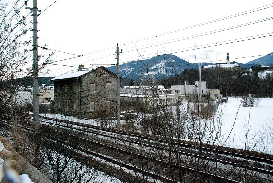 Obrázok: Pro · CC BY-SA 3.0 AT Südbahnstrecke Semmering-Bahn (Gloggnitz-Mürzzuschlag)