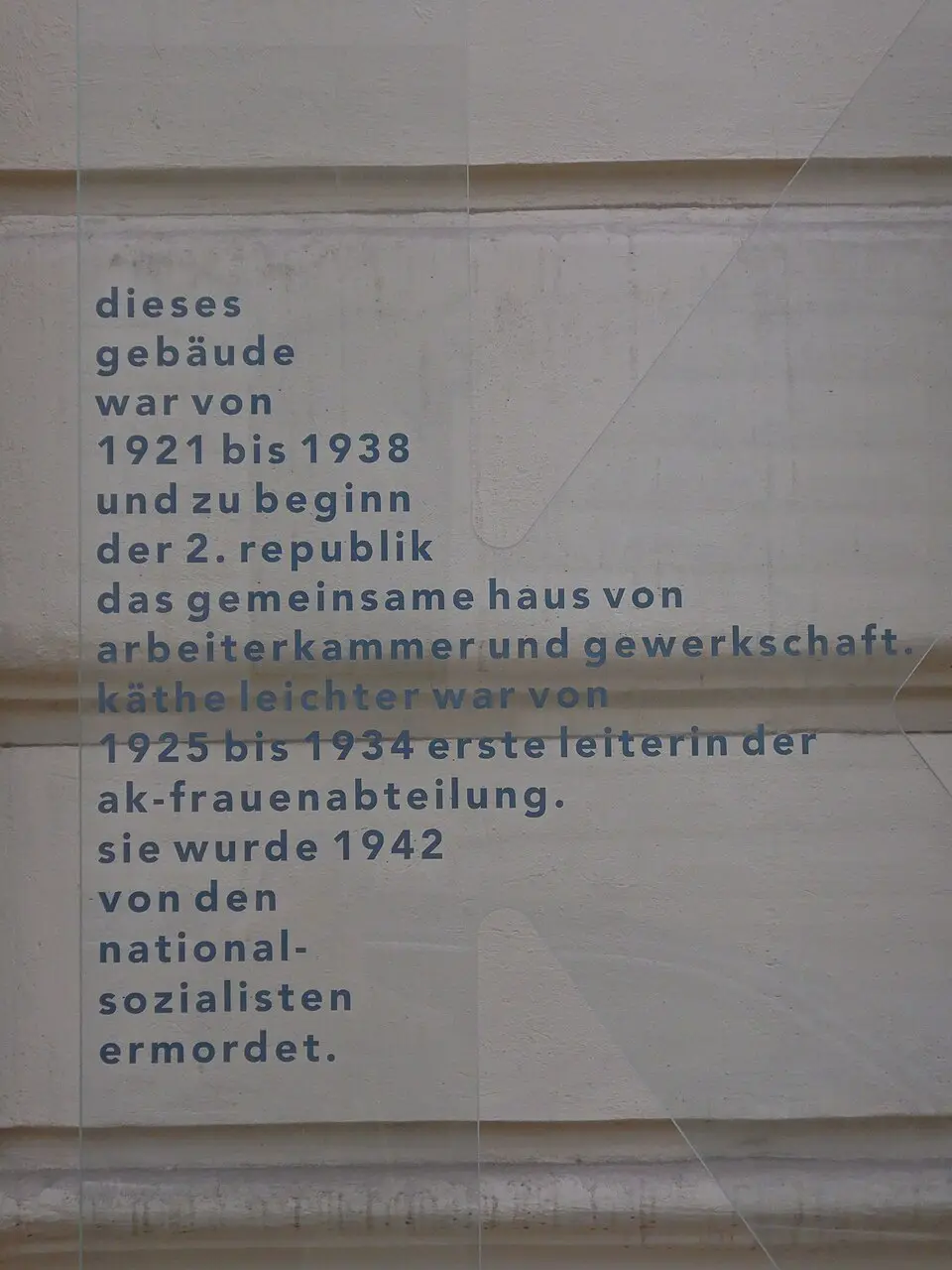 Gedenktafel für Käthe Leichter
