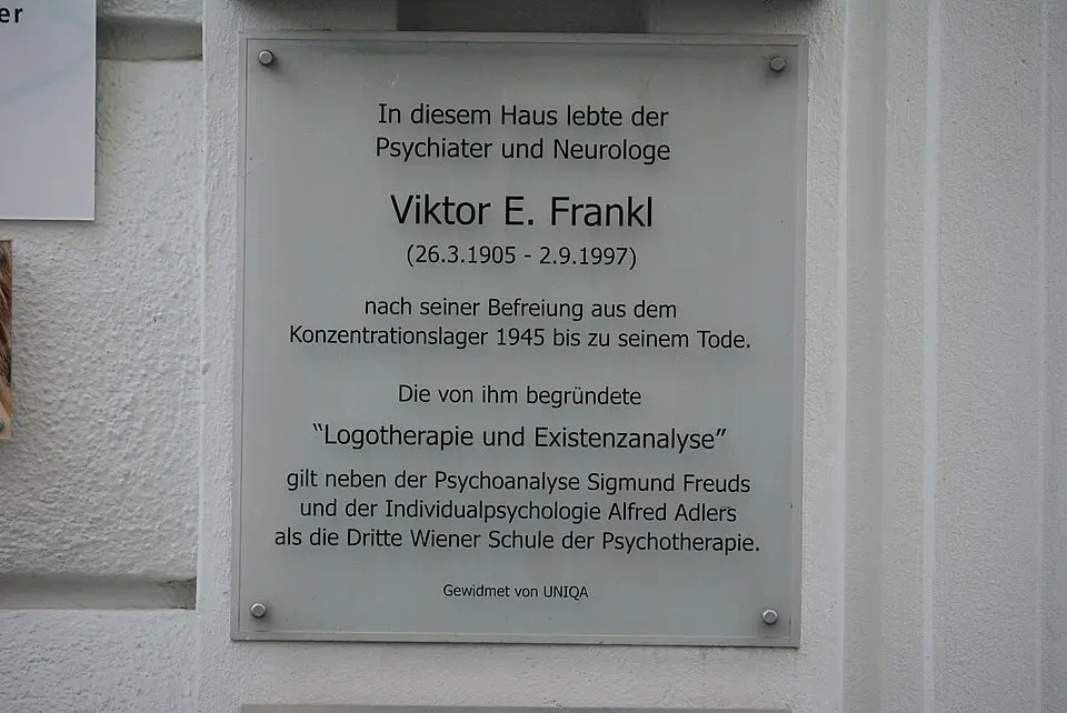 Image: GuentherZ · CC BY 3.0 Gedenktafel für Viktor Frankl (Wien, Mariannengasse 1)