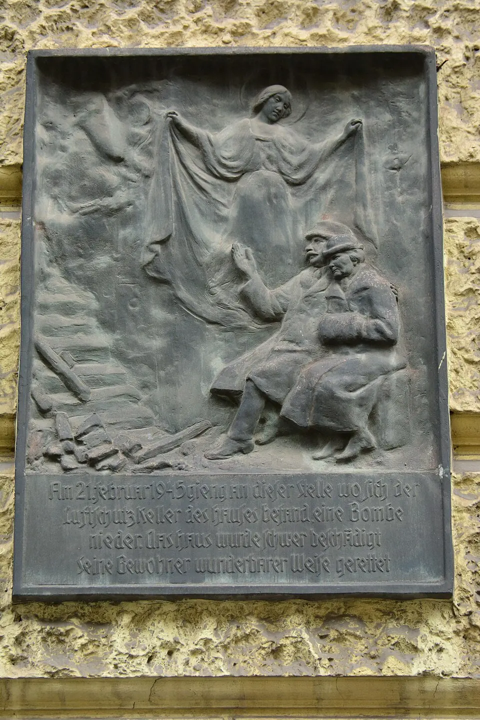 Gedenktafel für Überlebende eines Bombenangriffs (Wien, Gablenzgasse 44)