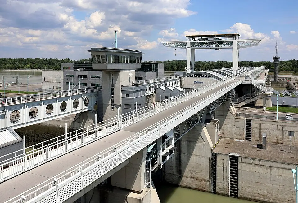 Freudenau power plant