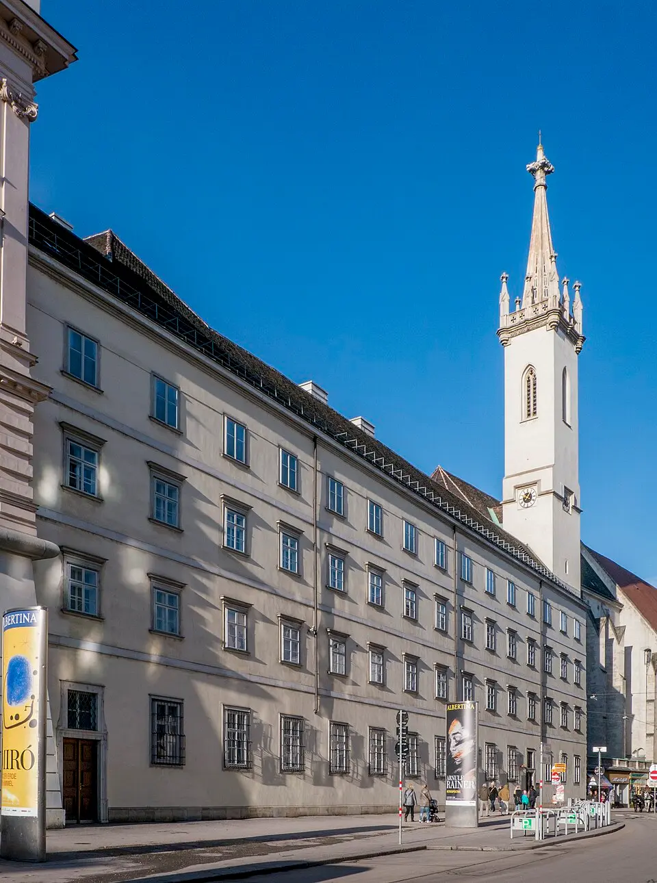 Bild: Thomas Ledl · CC BY-SA 3.0 AT Augustinerkloster mit Augustinersaal und Refektorium, Augustinerdurchgang