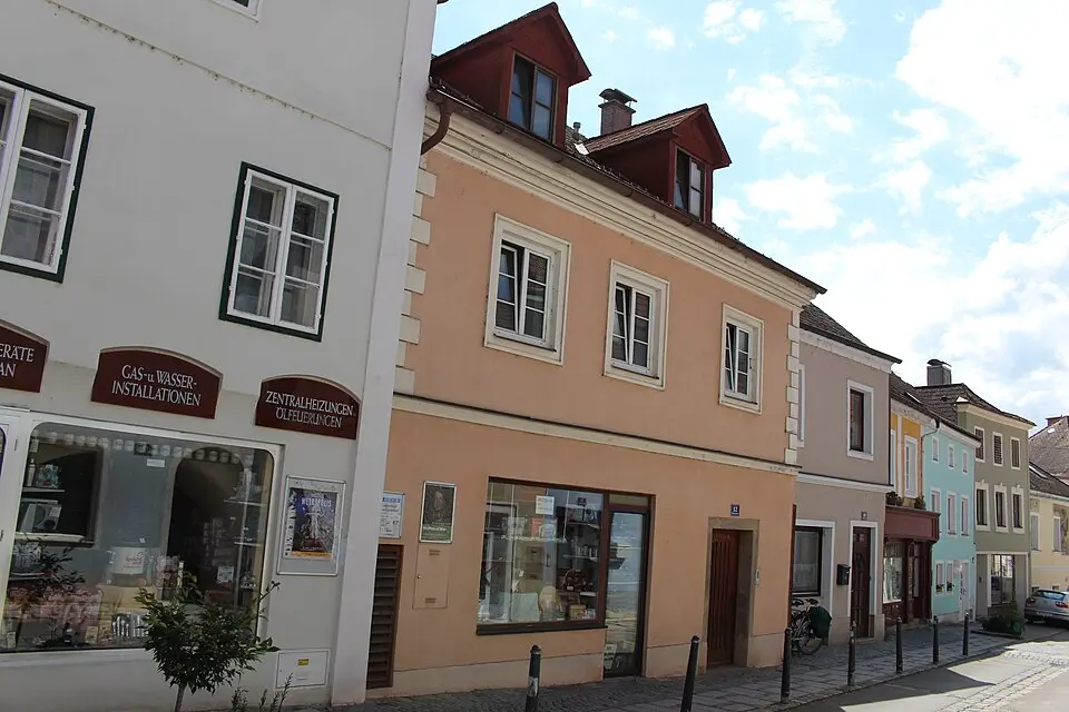 Wohn- und Geschäftshaus