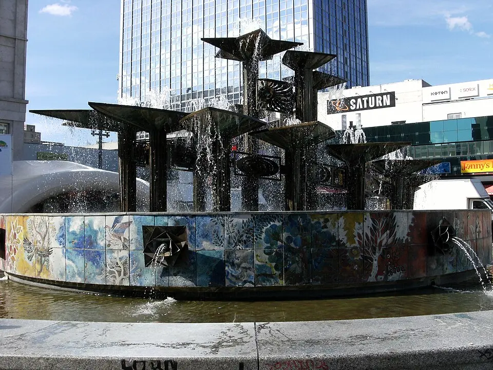 Image: Mark Ahsmann · CC BY-SA 3.0 Brunnen der Völkerfreundschaft