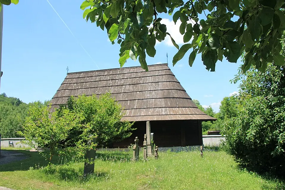 Црква брвнара Рођења Богородичиног у Четережу