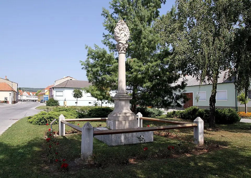 Obrázok: C.Stadler/Bwag · CC BY-SA 3.0 Mariae-Krönungs-Säule (Dreifaltigkeitssäule)