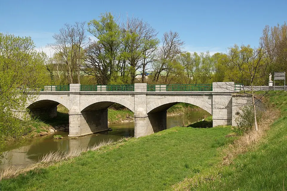 Bild: Christian Jansky · CC BY-SA 3.0 Straßenbrücke über den Melkfluss