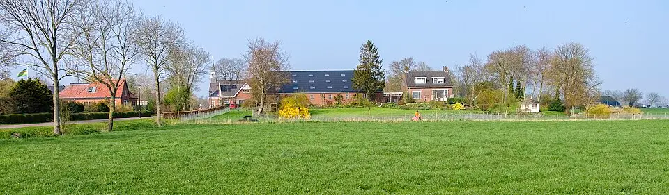 Terrein met twee wierden