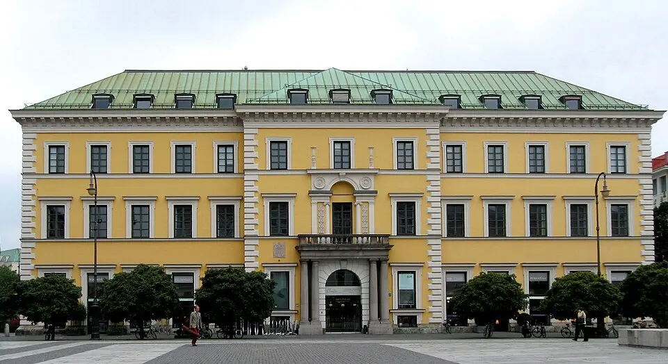 Arco-Zinneberg Palace