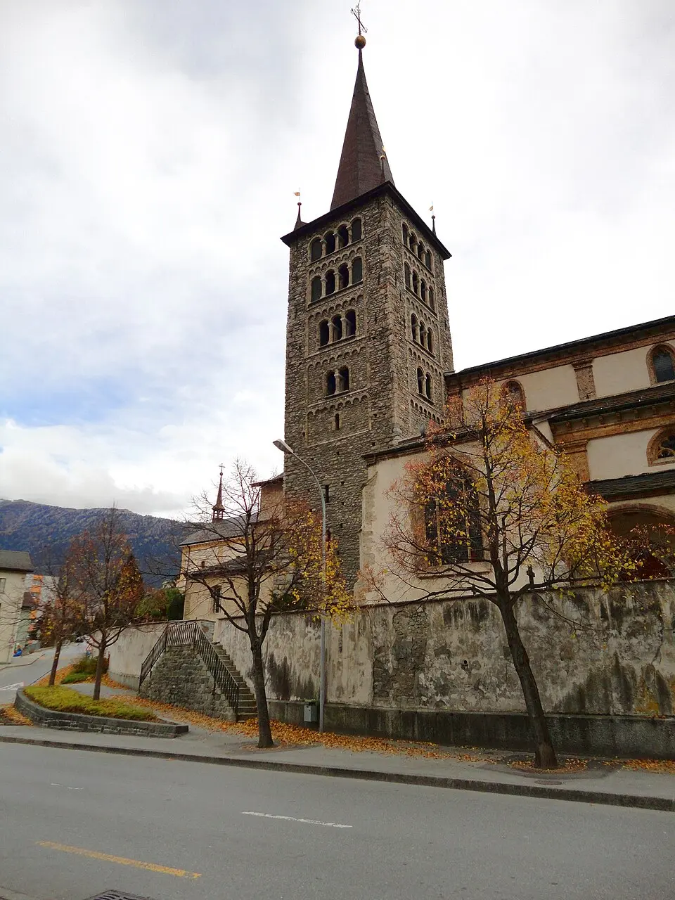 Kirche Mariä Himmelfahrt mit Beinhaus