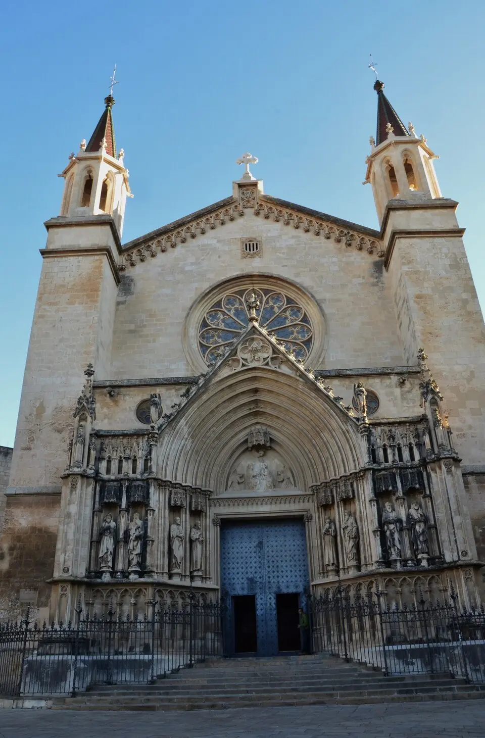 Image: MARIA ROSA FERRE ✿ · CC BY-SA 2.0 Basilica of St. Mary, Vilafranca del Penedès