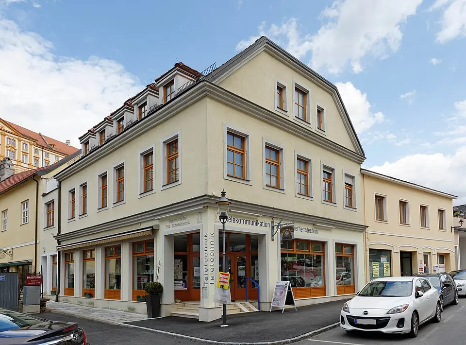 Wohn- und Geschäftshaus