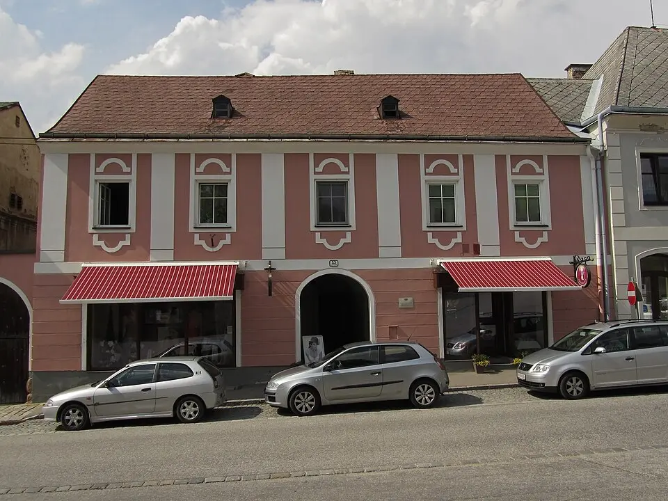 Wohn- und Geschäftshaus