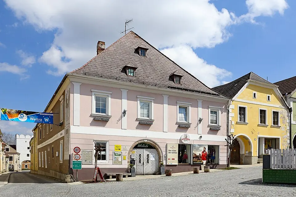 Wohn- und Geschäftshaus