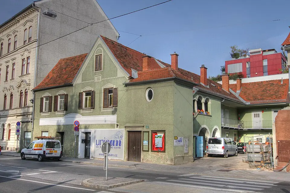 Wohn- und Geschäftshaus
