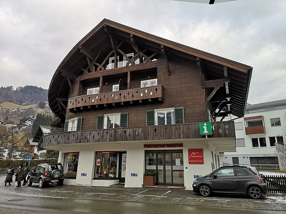 Wohn- und Geschäftshaus, Haus Vallaster