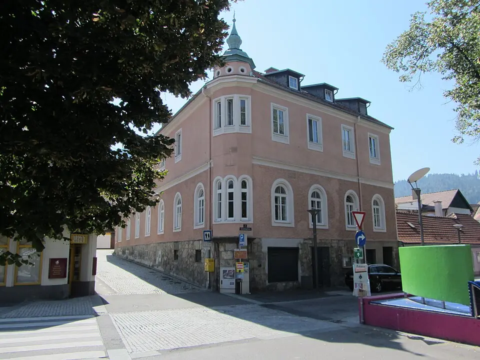Bild: StefanTiran · CC BY-SA 3.0 AT Wohnhaus, Haus der Begegnung
