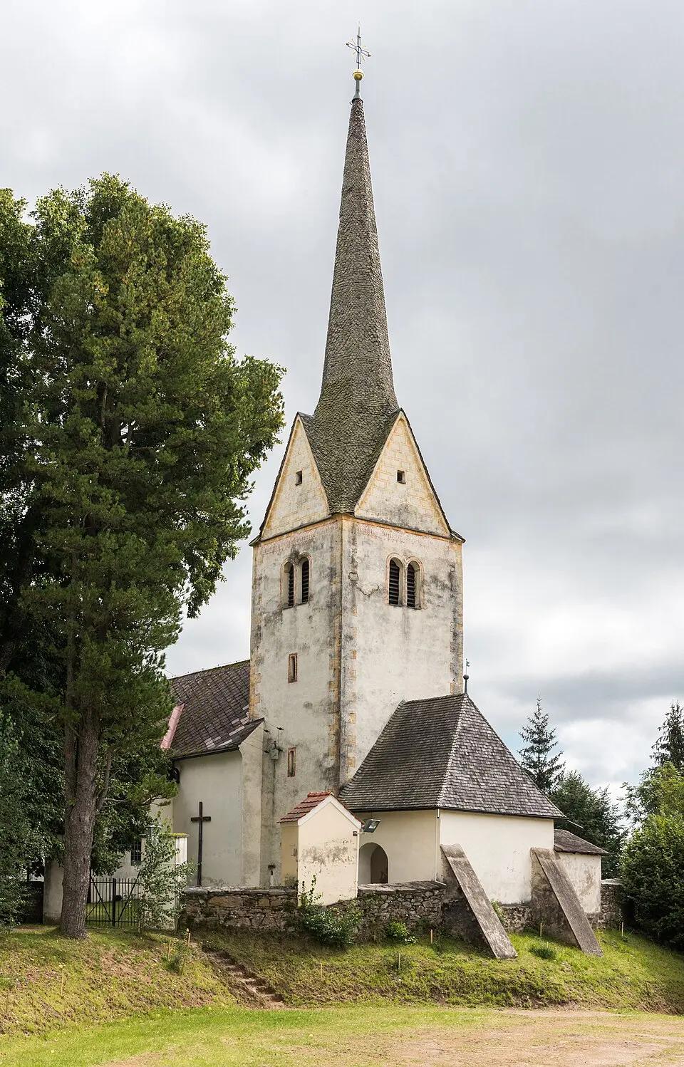 Kath. Filialkirche hl. Bartholomäus und Friedhof