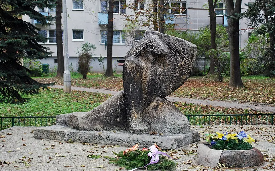 Pomnik Martyrologii - Rozstrzelanych w Grębałowie