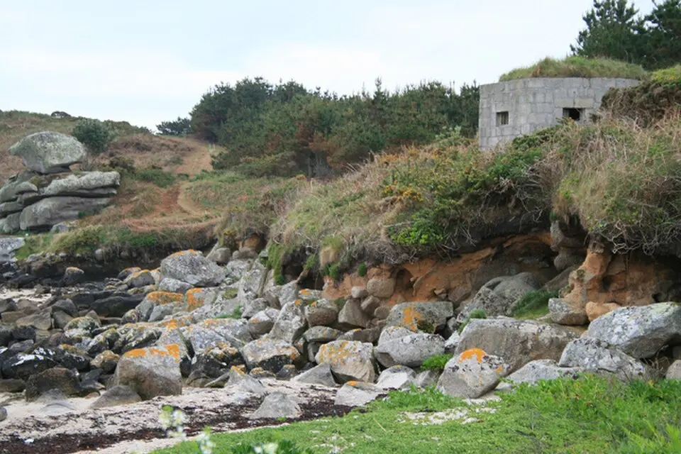 World War II pillbox west of Porth Hellick, 90m north of Drum Rock, St Mary's