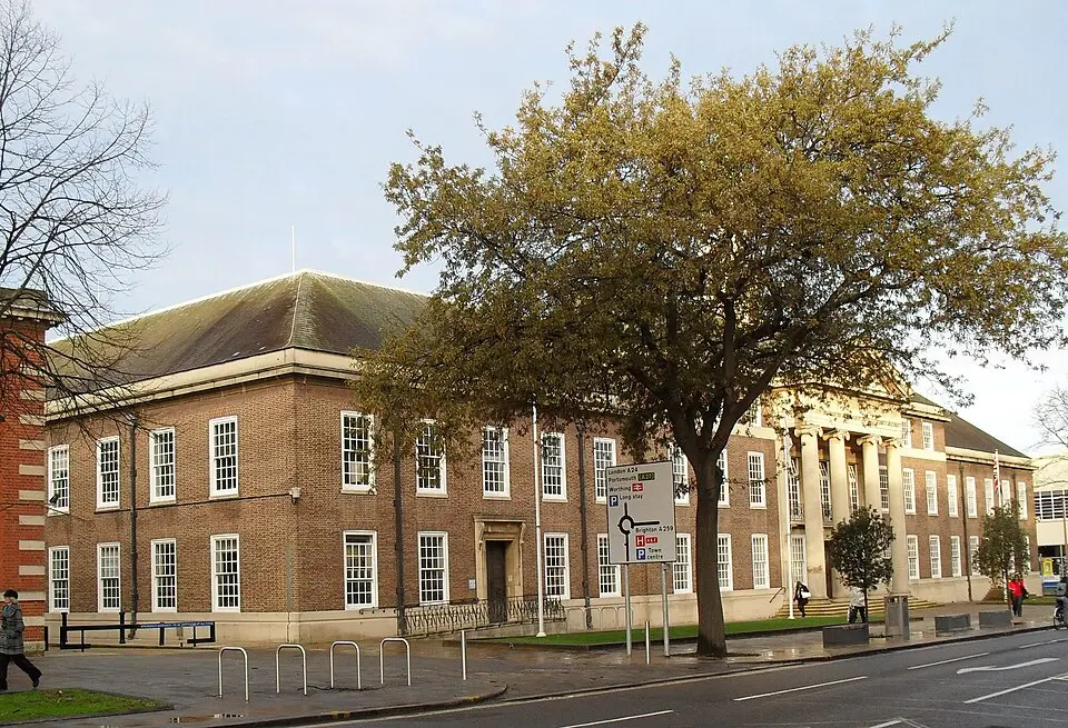 Slika: The Voice of Hassocks · Public domain Worthing Town Hall including Assembly Hall and Worthing Room