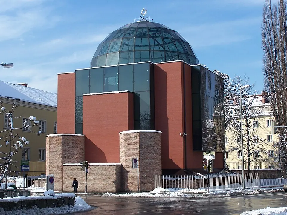 Bild: Willard (talk) · CC BY-SA 3.0 AT Synagoge