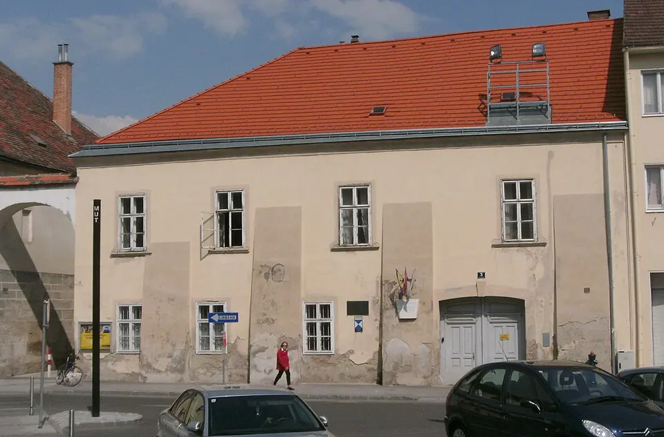 Image: Wolfgang Glock · CC BY-SA 3.0 Schule, Lilienfelderhof