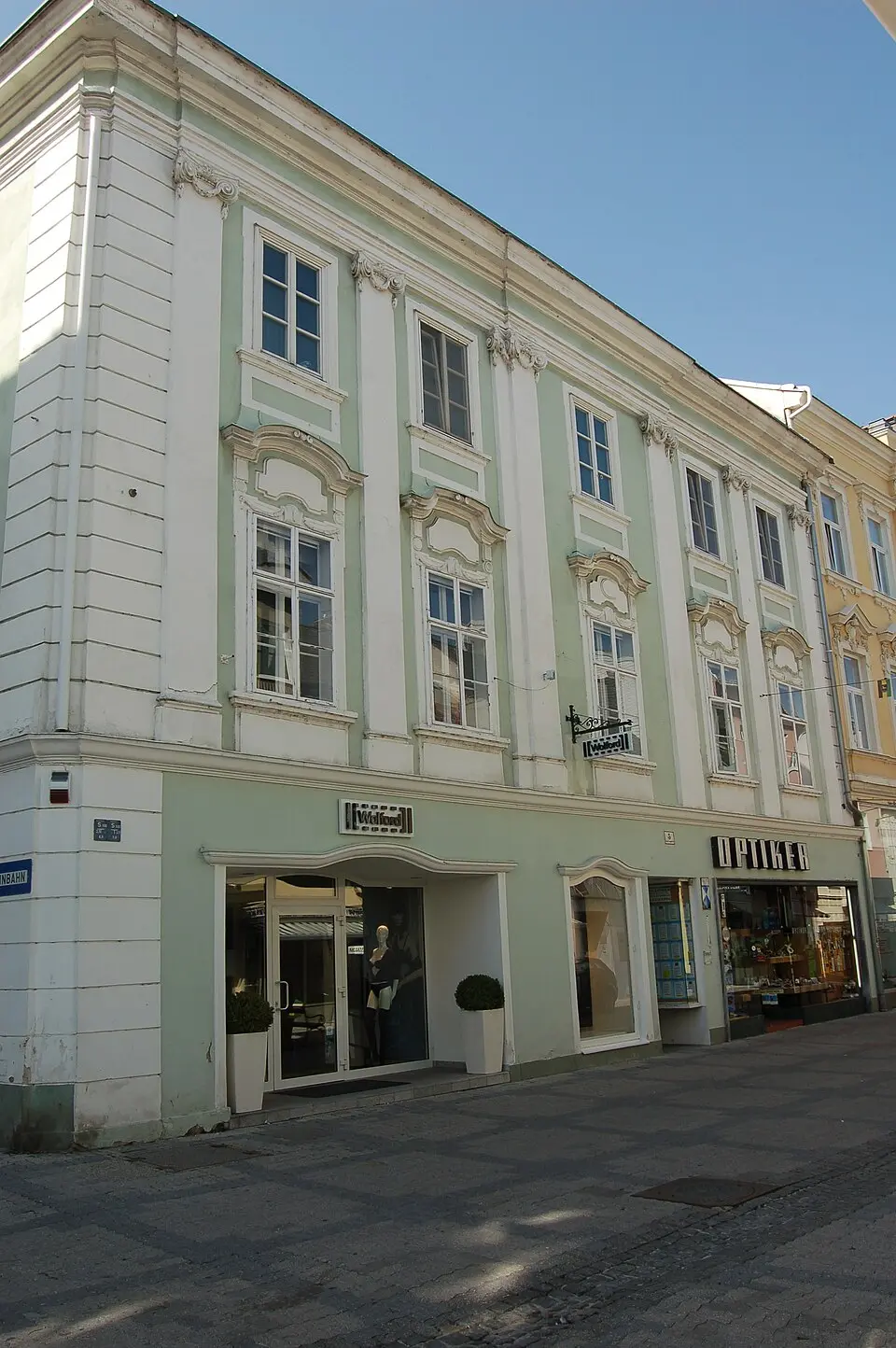 Wohn- und Geschäftshaus