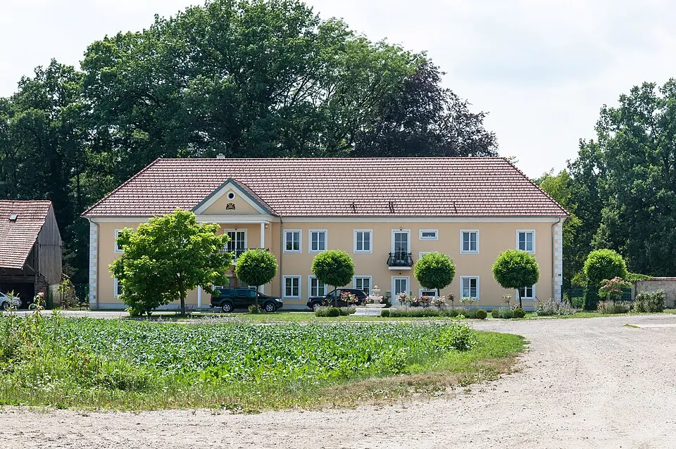 Wirtschaftsgebäude Schloss Neuschloß